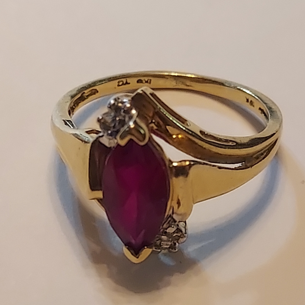 Elegant 10k YellowGold Ring with A Ruby Gemstone and Diamonds